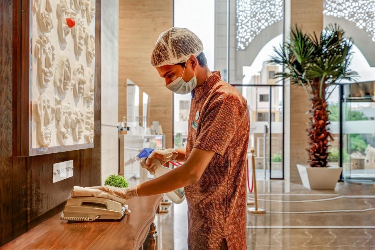 柠檬树一流酒店 Dwārka 外观 照片