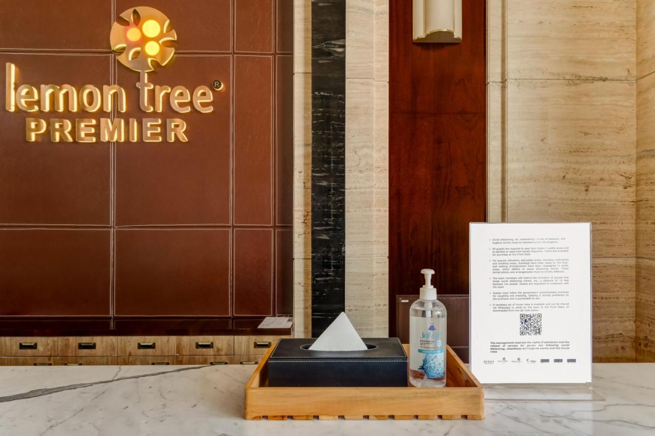 柠檬树一流酒店 Dwārka 外观 照片