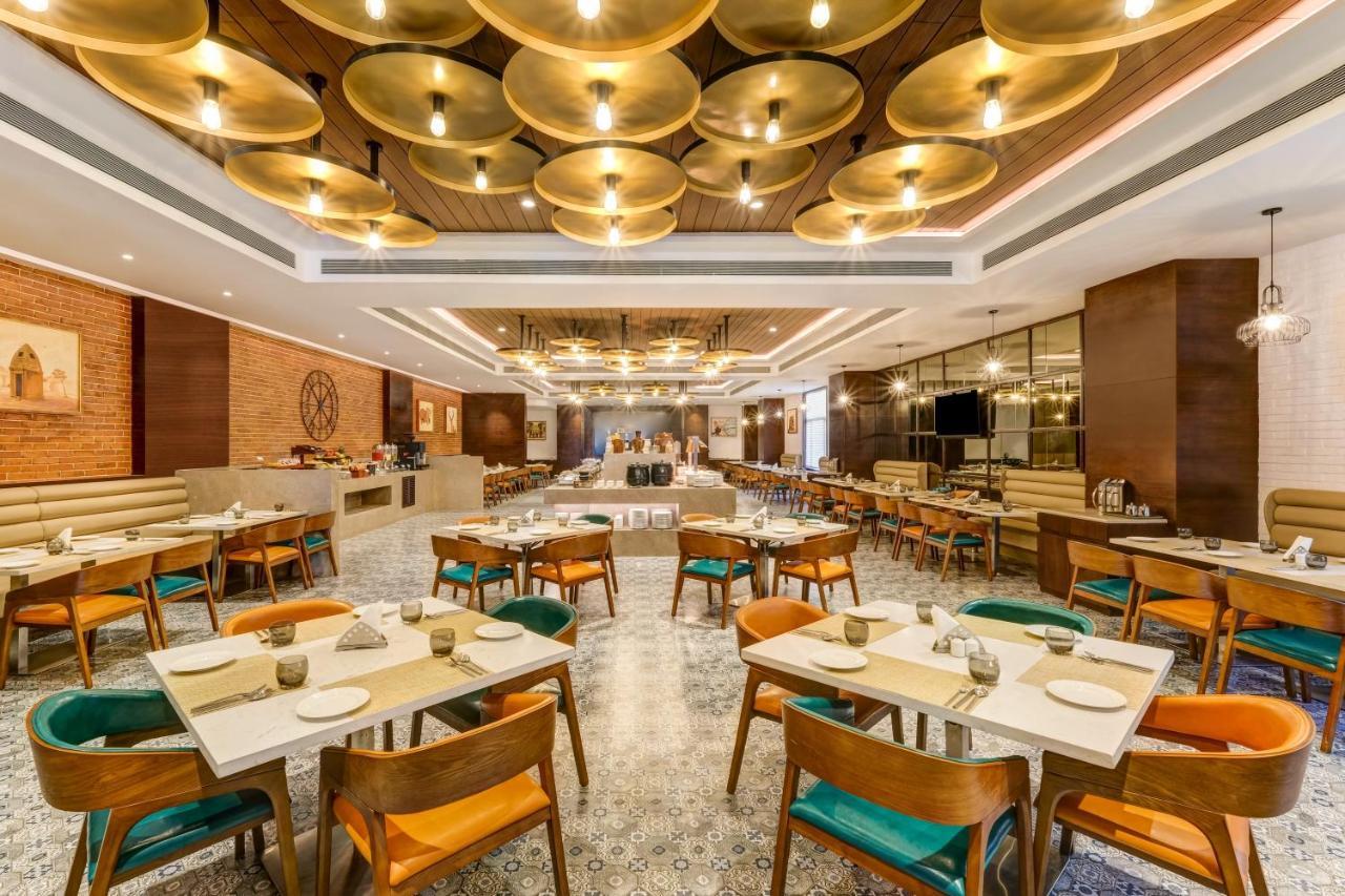 柠檬树一流酒店 Dwārka 外观 照片