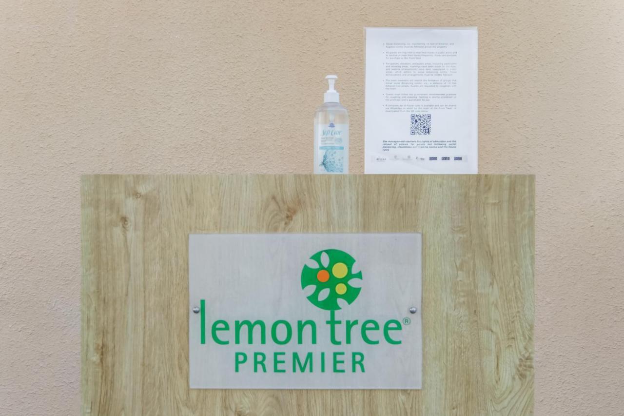 柠檬树一流酒店 Dwārka 外观 照片